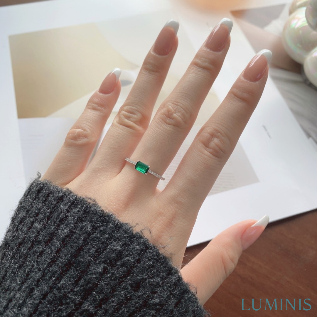 Bague Baguette Verte Sertie en Argent 925
